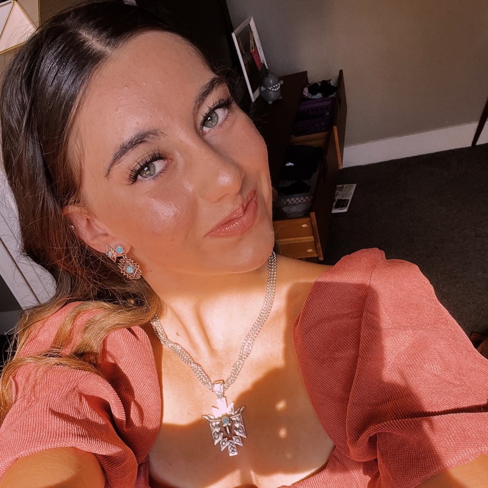 Meet your Posher, Faith